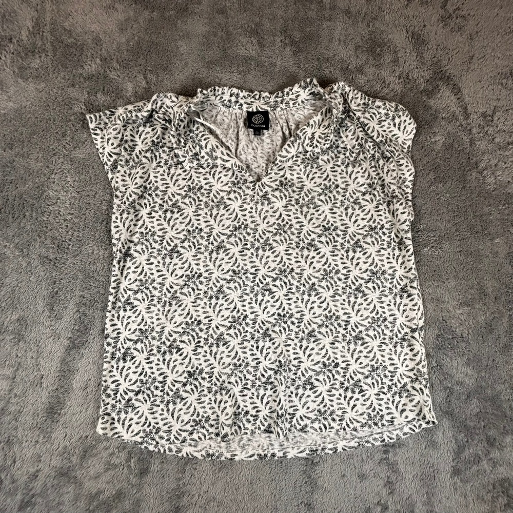 Bobeau Womens Black White Abstract Floral Ruffle V-Neck Short Sleeve Top Large